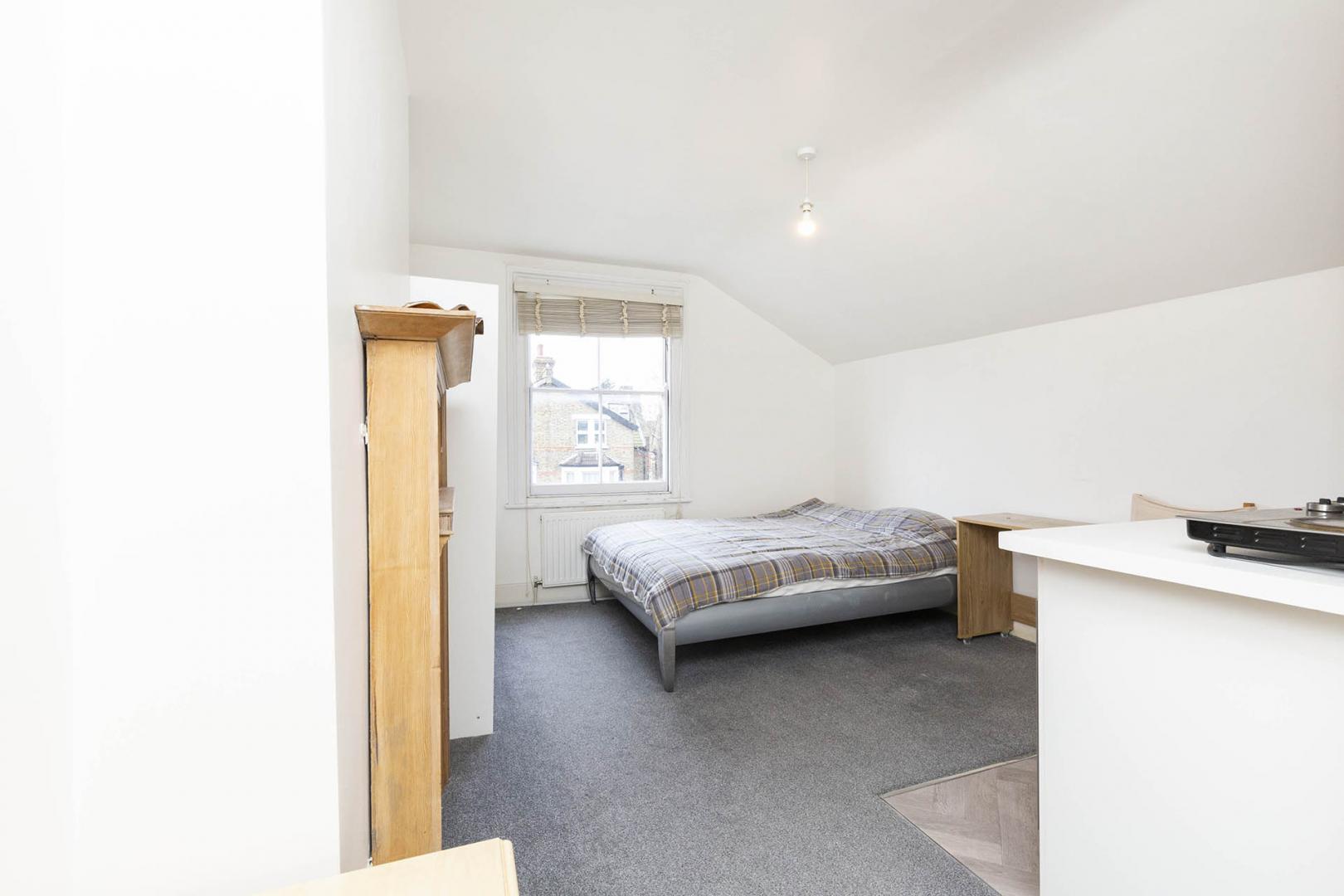 Modern Studio Woodstock Road, Golders Green